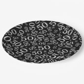 黒/白50番目の誕生日番号パターン ペーパープレート (アングル)