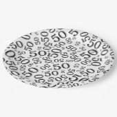 黒/白50番目の誕生日番号パターン ペーパープレート (アングル)