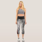 黒、白、および赤の静的フロー抽象芸術プリント カプリレギンス (正面)