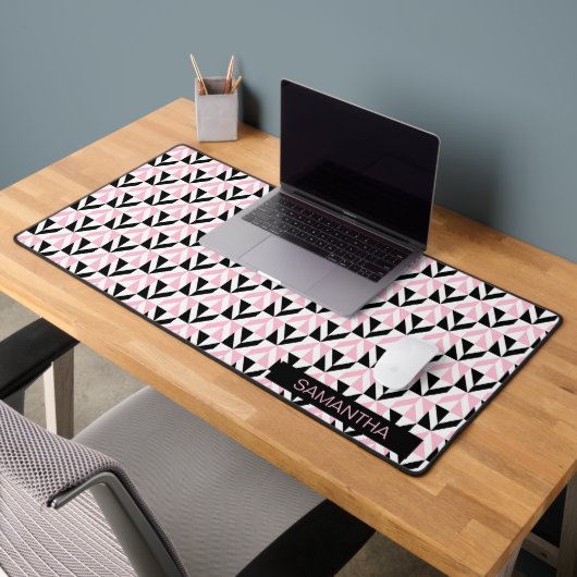 黒、白、ピンクの幾何学的パターン デスクマット (オフィス2)