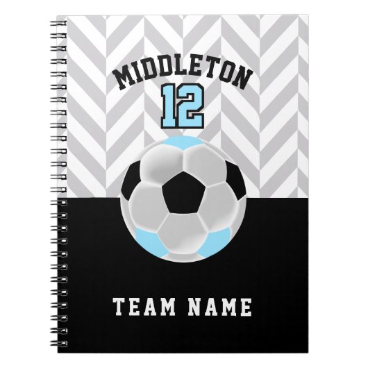 黒、白、赤ちゃん青サッカーボール – パーソナライズ ノートブック (正面)