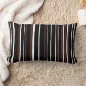 黒、茶色、白のバーコードのストライプ ランバークッション (ブランケット)