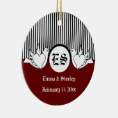 黒、赤、白の愛する鳩イニシャルオーナメント セラミックオーナメント (右)