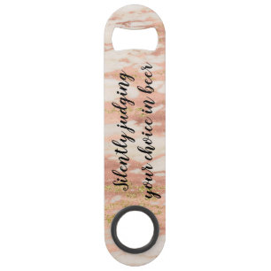 黙々とビールの味を判断バラ金ゴールド スピード栓抜き