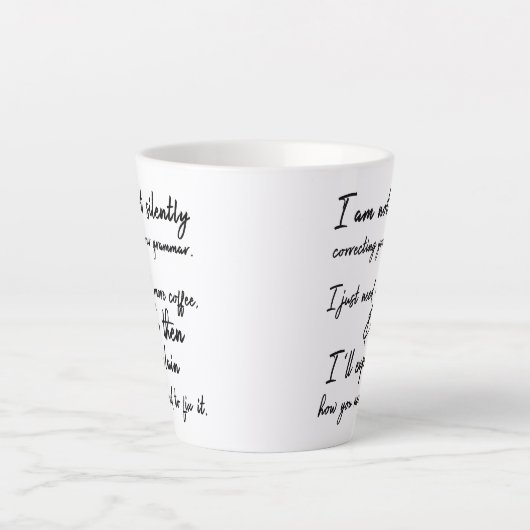 黙ってあなたの文法を修正しない カフェラテマグ (正面)