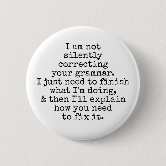 黙ってあなたの文法を修正しない。ブラックホワイト 缶バッジ (正面)