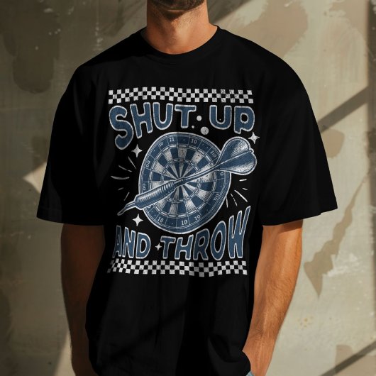 黙ってダーツを黒くおもしろいする Tシャツ