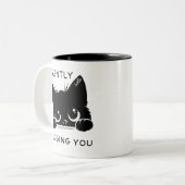 黙って判断するかわいい黒猫パーソナライズされた ツートーンマグカップ (正面左)