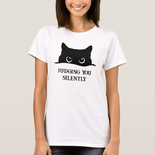 黙って判断する猫おもしろいたち Tシャツ (正面)