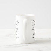 黙って文法を白黒に修正しない ボーンチャイナマグカップ (裏面)