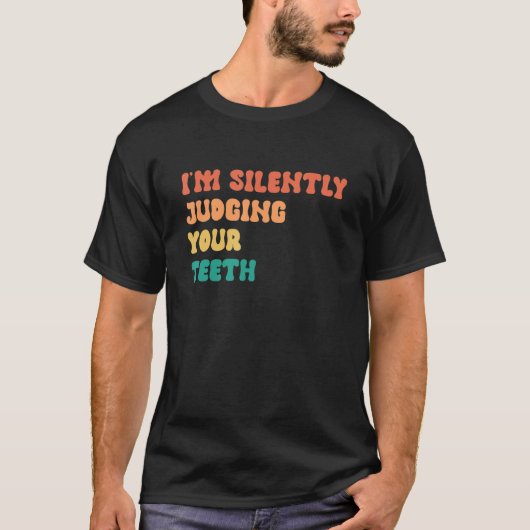 黙って歯を見てるよ Tシャツ (正面)