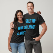 黙れ、私はまだそこにいない – -。 Tシャツ (ユニセックス)