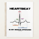 鼓動は私の心房神経洞調律だ プランナー手帳<br><div class="desc">心電図に正常な洞のリズムと心電図のことわざを搭載したプランナーで心拍用のユーモラスを使用して他の人にダブルテイクを行わせる：「心拍は私の後を追Modus Operandi」。医療現場で働く必要はない楽しむ!</div>