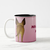 鼻のMalinoisの大きいお母さん ツートーンマグカップ (左)