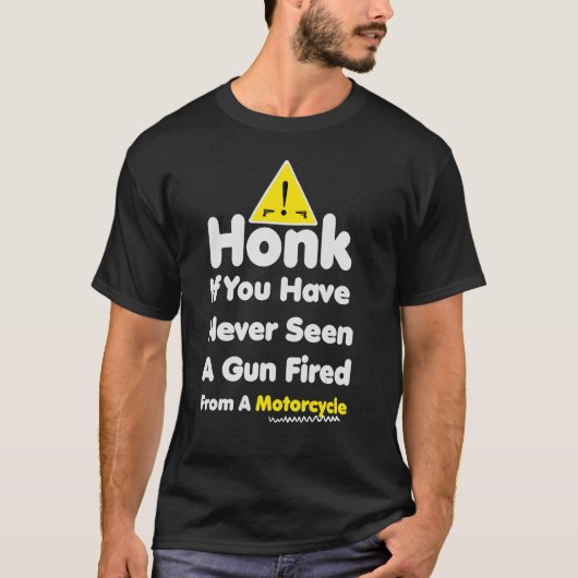 鼻もしで撃たれた銃は見たことがない Tシャツ (正面)