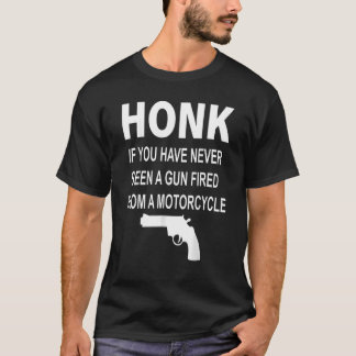 鼻もしで撃たれた銃は見たことがない Tシャツ