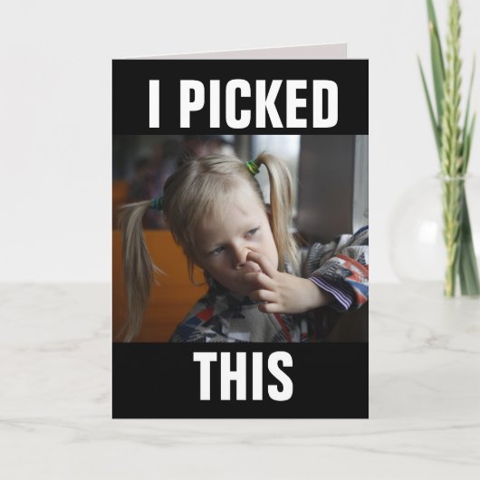 鼻を摘む女の子おもしろい大誕生日カード カード (正面)