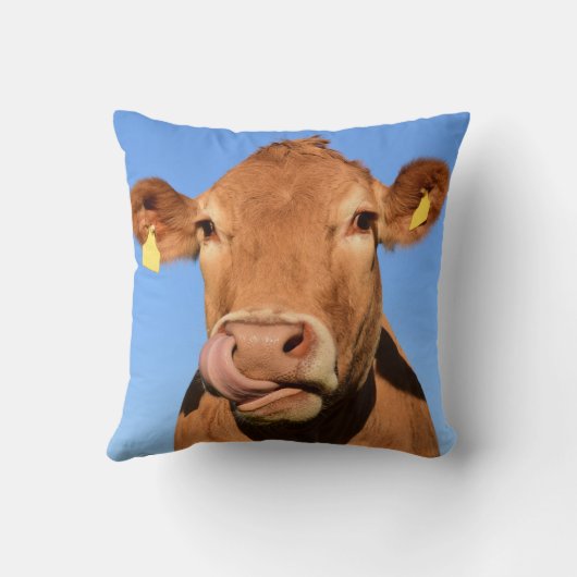 鼻を舐めているジャージー牛 クッション (裏面)