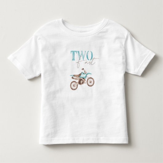２歳の誕生日おめでとう！速いライトブルーのダートバイクのTシャツ トドラーTシャツ (正面)