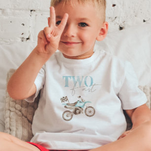 ２歳の誕生日おめでとう！速いライトブルーのダートバイクのTシャツ トドラーTシャツ