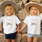 ２速ピンクのダートバイクの誕生日Ｔシャツ トドラーTシャツ