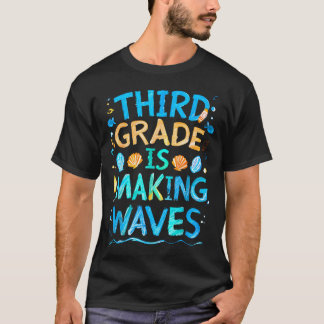 3年生は波を起こす バックトゥスクール Tシャツ