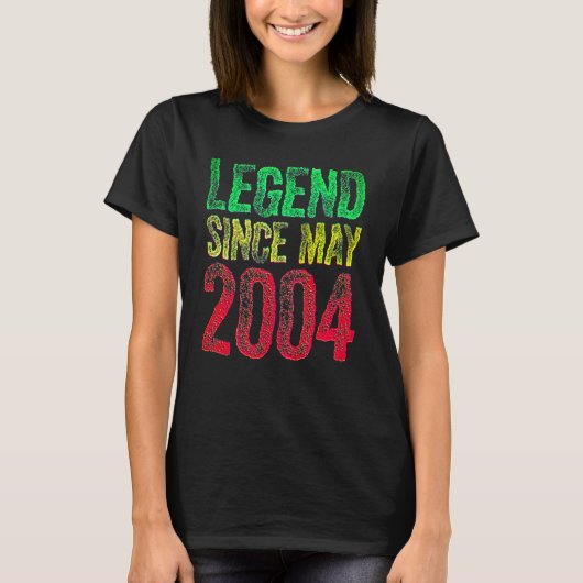 ５月生まれの18歳の誕生日おめでとうTシャツ 18年の伝説 Tシャツ (正面)