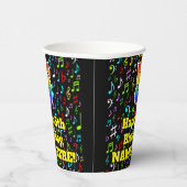 ５歳の誕生日：楽しい音楽の音符のパターン、虹色の５ 紙コップ (右)