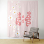 ５歳はビビる レトロダイジー ピンク 5歳誕生日 バナー タペストリー (インサイチュ)