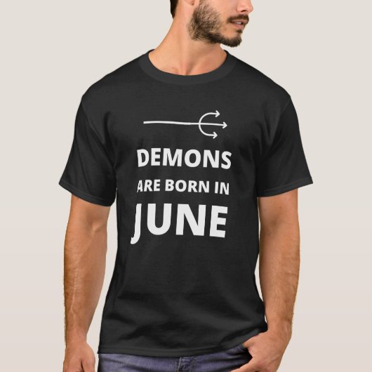 6月に生まれる悪魔 Tシャツ (正面)