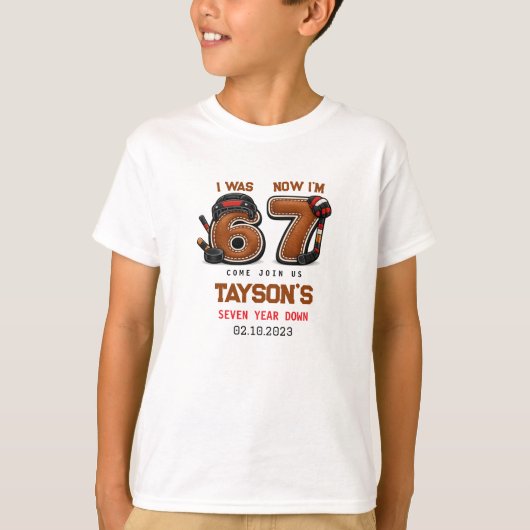 6歳から7歳へ – ホッケー7歳の誕生日パーティー Tシャツ (正面)
