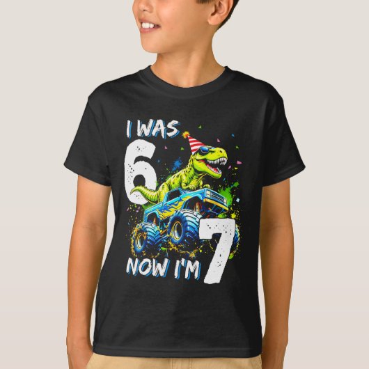 6歳から7歳!7歳の誕生日おめでとう モンスタートラック Tシャツ (正面)