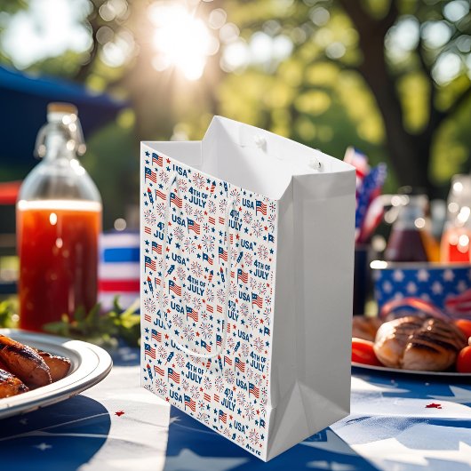 ７月４日 | 米国国旗、花火、星 ミディアムペーパーバッグ