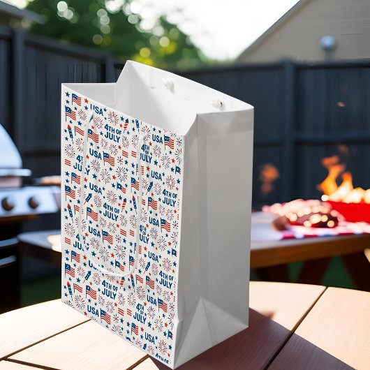 ７月４日 | 米国国旗、花火、星 ミディアムペーパーバッグ