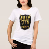 7月7日 誕生日 レジェンドは作られる ゴールドの稲妻 トライブレンドTシャツ (正面)