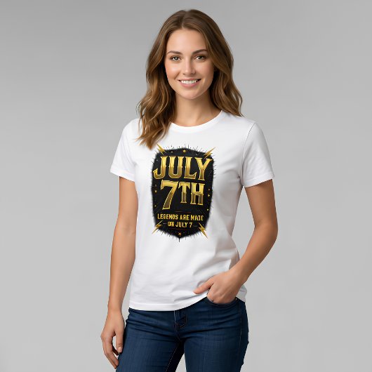 7月7日 誕生日 レジェンドは生まれる ゴールドの稲妻 Tシャツ