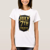 7月7日 誕生日 レジェンドは生まれる ゴールドの稲妻 Tシャツ (正面)