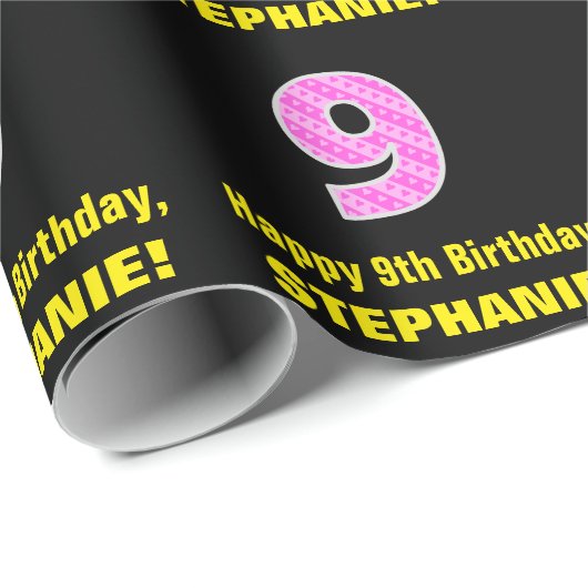 9歳の誕生日:ピンクのストライプとハートの「9」+ 名前 ラッピングペーパー (ロールコーナー)