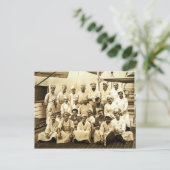 RMS・テウトニック号の船内料理人たち(モノクロ写真) ポストカード (スタンド正面)