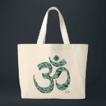 0101 Om 2のジャンボトート ラージトートバッグ<br><div class="desc">卵から育てられる友達の鳥からの脱皮した羽。 保護石鹸で集められ、洗浄され、そしてbreezeless部屋で乾燥するために手で広げて置かれる。  私はNikorのマクロレンズが付いている羽毛を撮影します。 宇宙の音のための記号の形をした羽Rishiを形作るPhotoShopのComposited。 ルイスの印の汚れ"羽Rishiコレクションから"。</div>