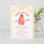 010 Amber Plaid Berry Sweet Strawberry Baby Shower 招待状 (スタンド正面)