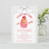 020 Fog Grey Berry Sweet Strawberry Baby Shower 招待状 (スタンド正面)