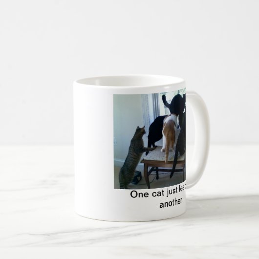 042310_09301は別のものに[1]、1匹の猫ちょうど導きます コーヒーマグカップ (正面右)