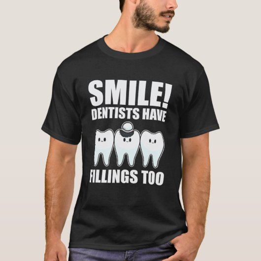 0 スマイル歯医者も詰め物をする 歯科医 Tシャツ (正面)