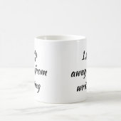 1か遠くにら書の コーヒーマグカップ (中央)