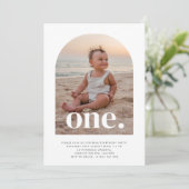 1つのアーチ型フォトファースト誕生日 招待状 (スタンド正面)