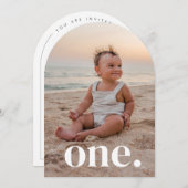 1つのアーチ型フォトファースト誕生日 招待状 (正面/裏面)