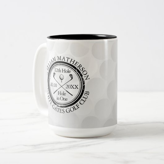 1つのゴルフボパーソナライズされたールの穴 ツートーンマグカップ (正面左)