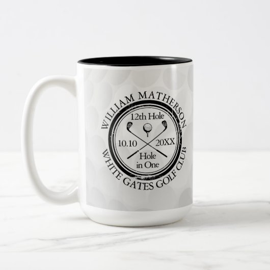 1つのゴルフボパーソナライズされたールの穴 ツートーンマグカップ (左)