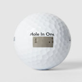 1つのゴルフボールに穴を開ける ゴルフボール (正面)